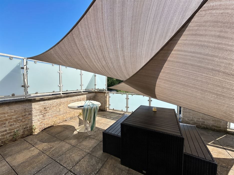 Ruim wonen op een toplocatie in Lanklaar met alle comfort, 2 terrassen en garagebox inbegrepen.
