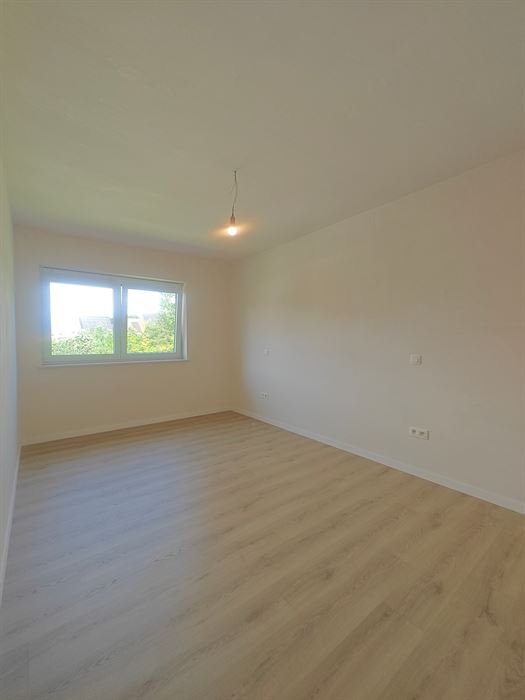 Instapklare nieuwbouwwoning met 3 slaapkamers in een rustige, kindvriendelijke buurt van Maasmechelen.