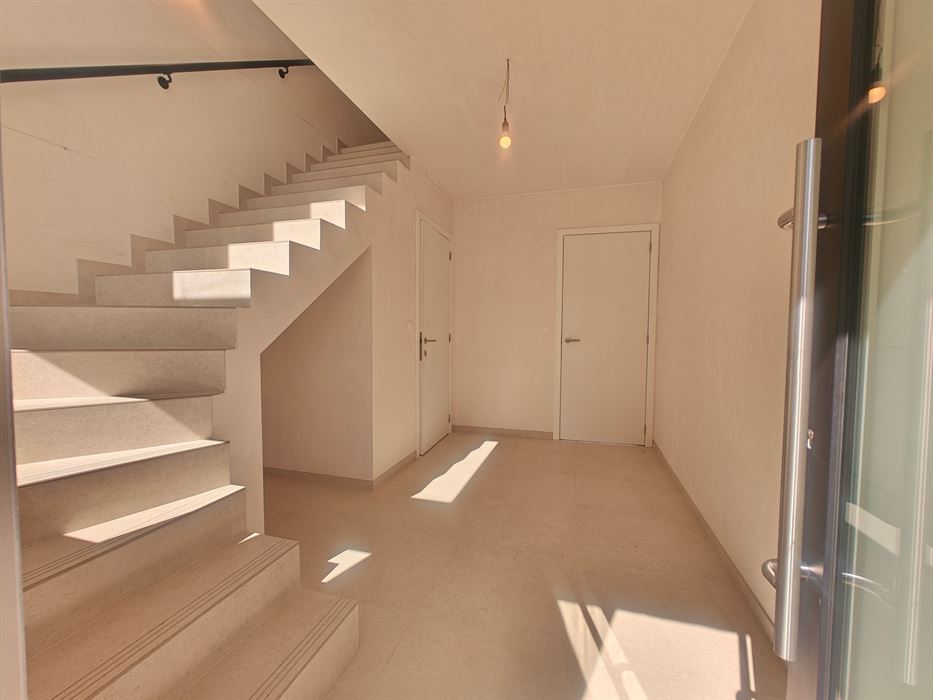 Instapklare nieuwbouwwoning met 3 slaapkamers in een rustige, kindvriendelijke buurt van Maasmechelen.