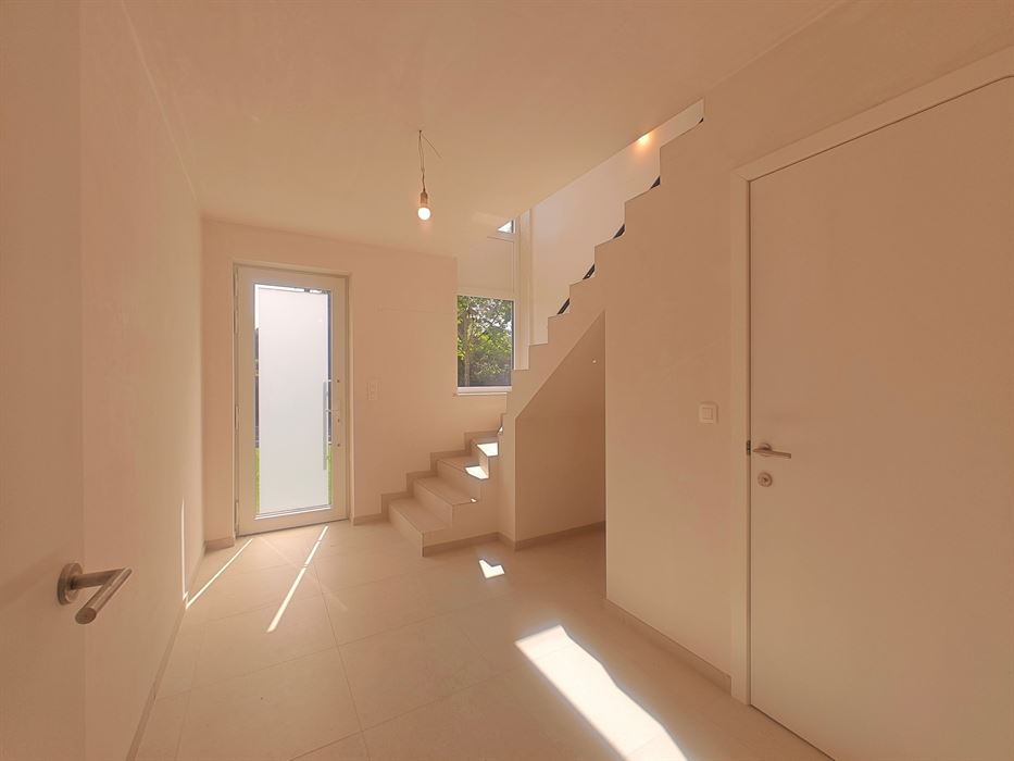 Instapklare nieuwbouwwoning met 3 slaapkamers in een rustige, kindvriendelijke buurt van Maasmechelen.