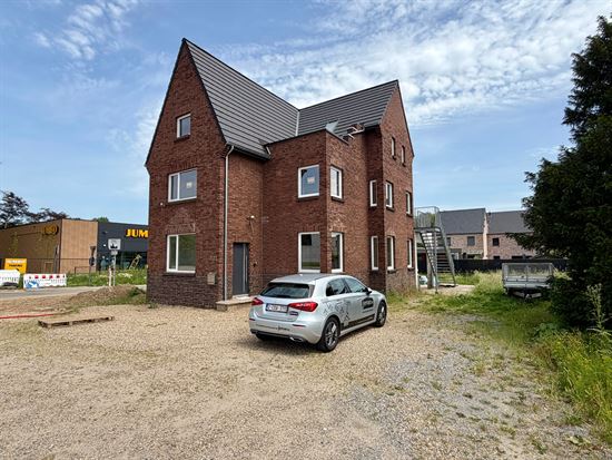 Volledig vernieuwd en instapklaar gelijkvloers appartement met 2 slaapkamers.