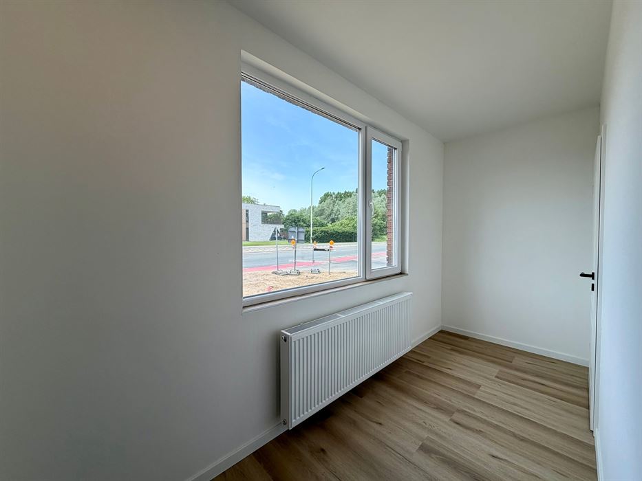 Volledig vernieuwd en instapklaar gelijkvloers appartement met 2 slaapkamers.