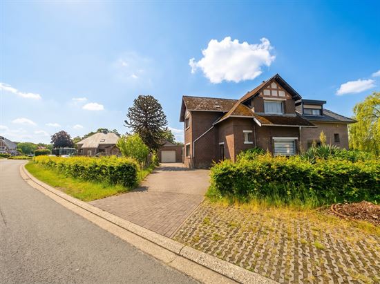 Te renoveren mijnwerkerswoning met 4 slaapkamers en extra kangoeroegedeelte
