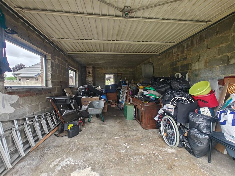 Te renoveren mijnwerkerswoning met 4 slaapkamers en extra kangoeroegedeelte