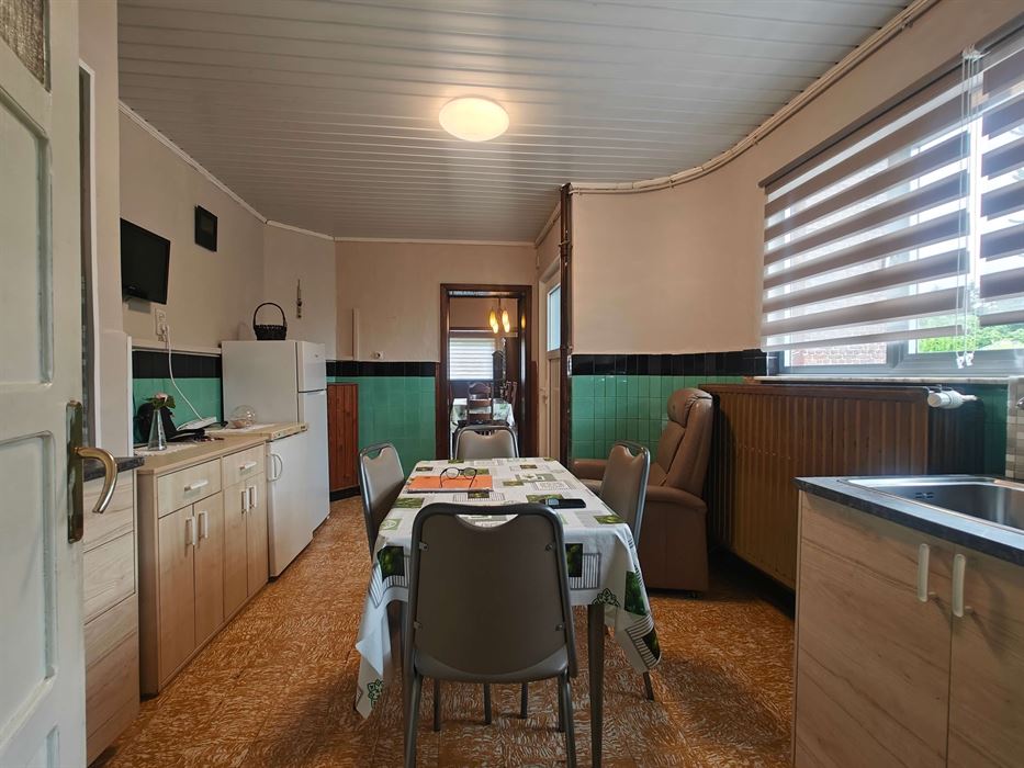Te renoveren mijnwerkerswoning met 4 slaapkamers en extra kangoeroegedeelte