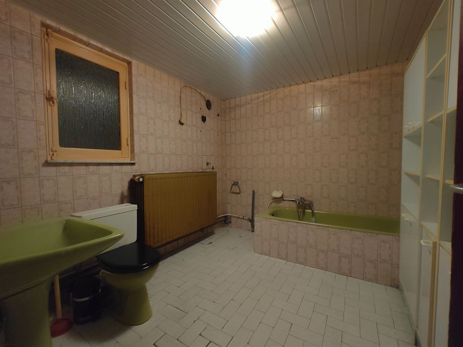 Te renoveren mijnwerkerswoning met 4 slaapkamers en extra kangoeroegedeelte