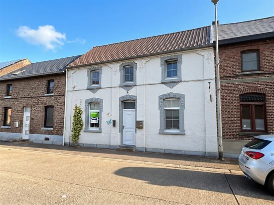 Charmante gezinswoning met 3 slaapkamers, afgewerkte zolder, garage en een unieke ligging.