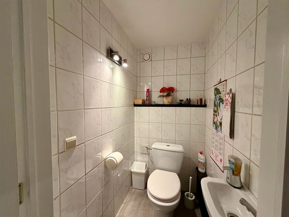 Charmante gezinswoning met 3 slaapkamers, afgewerkte zolder, garage en een unieke ligging.