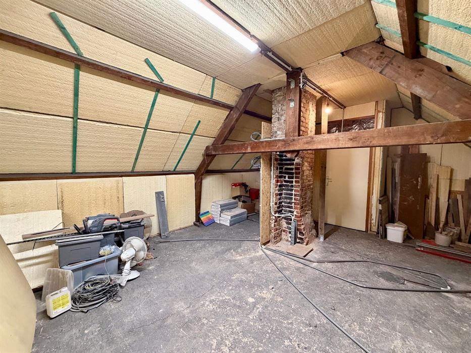 Renovatieproject met enorm potentieel op een ruim perceel van 9a85ca.