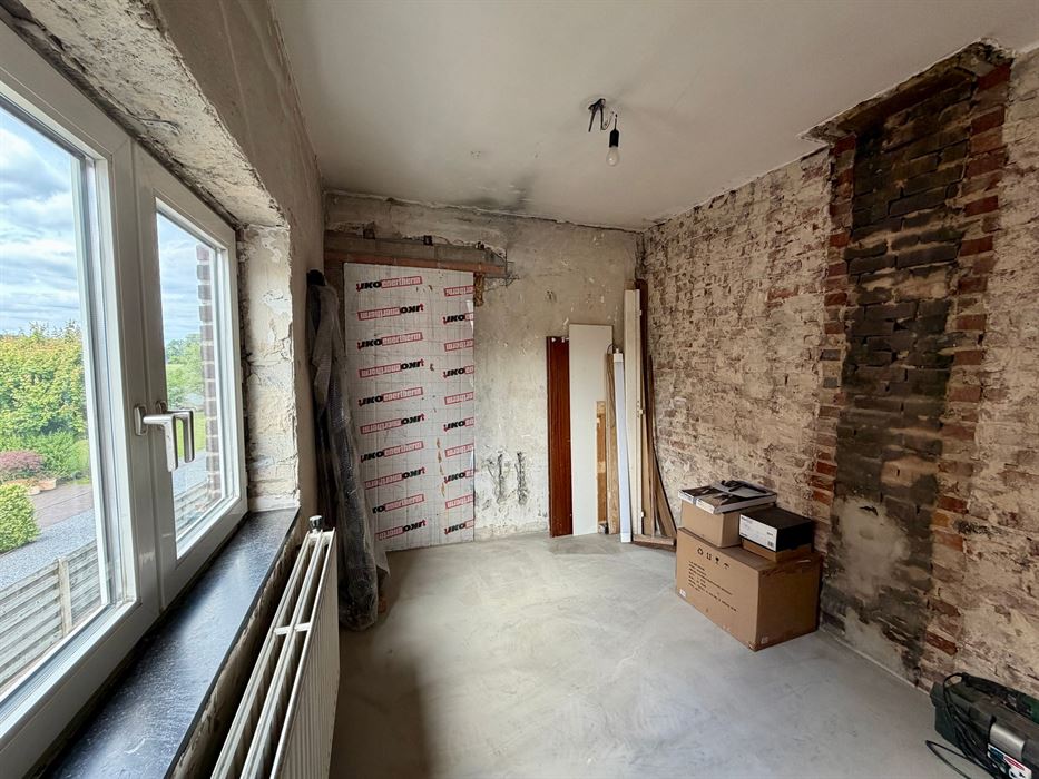 Renovatieproject met enorm potentieel op een ruim perceel van 9a85ca.