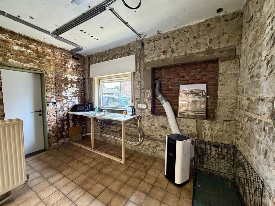 Renovatieproject met enorm potentieel op een ruim perceel van 9a85ca.