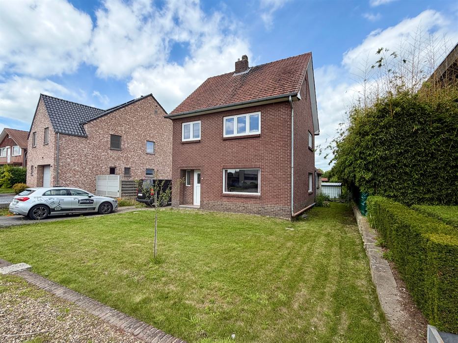 Renovatieproject met enorm potentieel op een ruim perceel van 9a85ca.