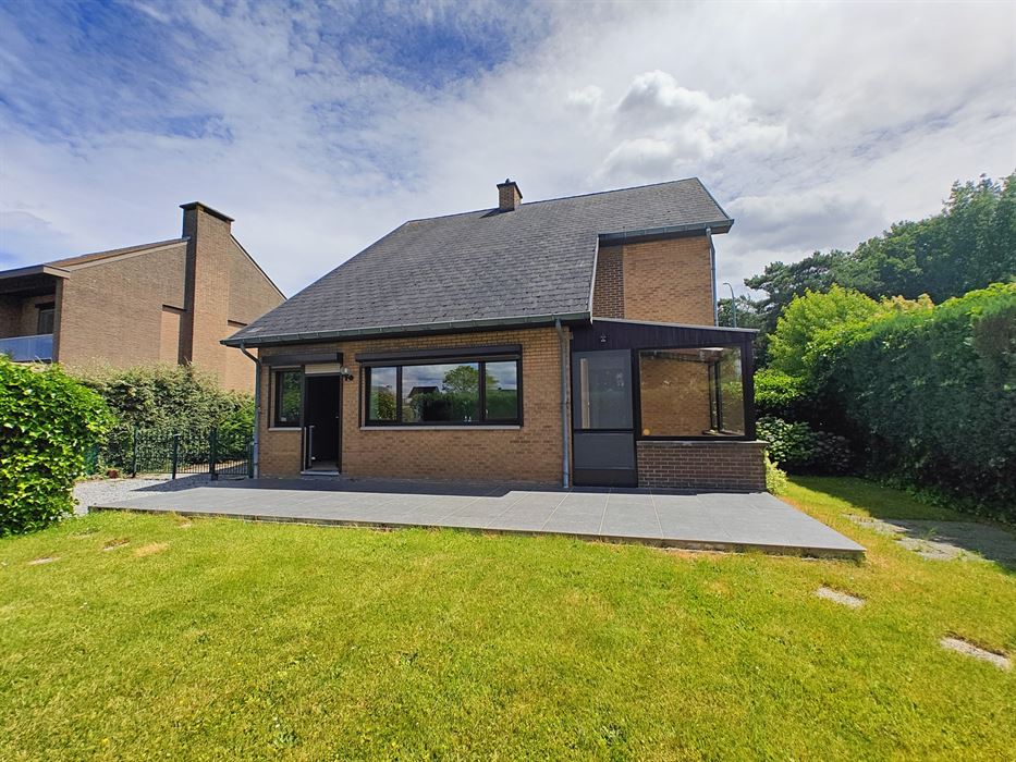 Vrijstaande woning met inpandige garage