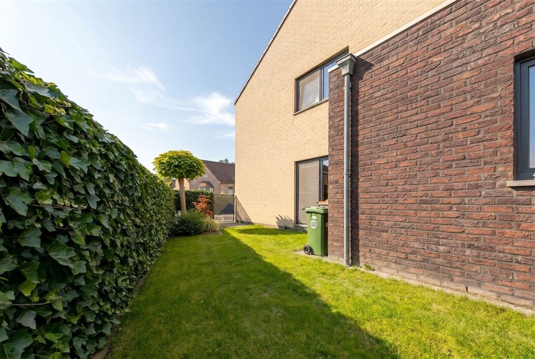 Instapklare halfopen woning met 3 slaapkamers en zwembad te Bilzen