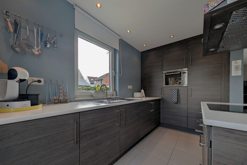 Instapklare halfopen woning met 3 slaapkamers en zwembad te Bilzen