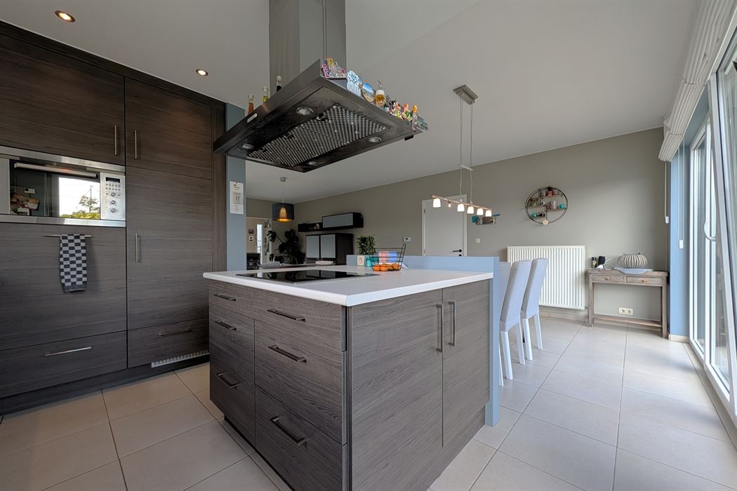 Instapklare halfopen woning met 3 slaapkamers en zwembad te Bilzen