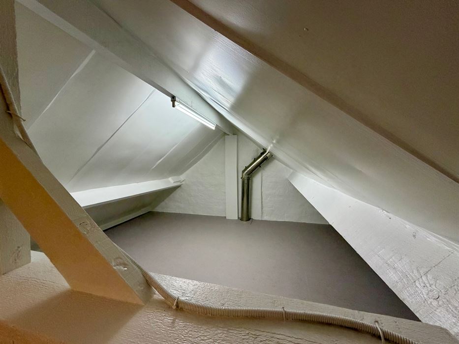 Charmante gezinswoning met 3 slaapkamers, afgewerkte zolder, garage en een unieke ligging.