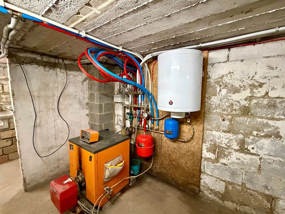 Renovatieproject met enorm potentieel op een ruim perceel van 9a85ca.