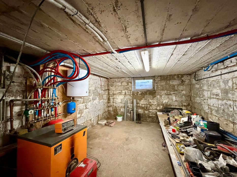Renovatieproject met enorm potentieel op een ruim perceel van 9a85ca.