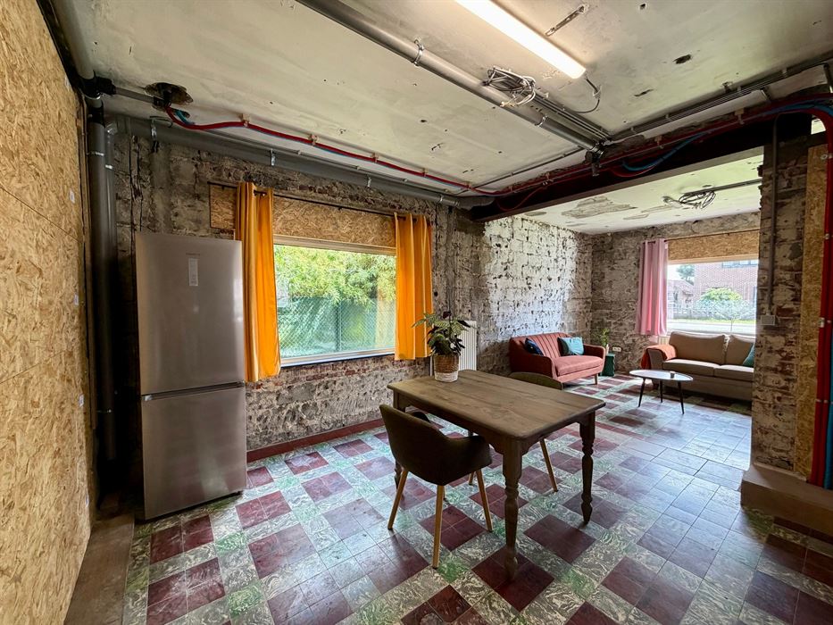 Renovatieproject met enorm potentieel op een ruim perceel van 9a85ca.
