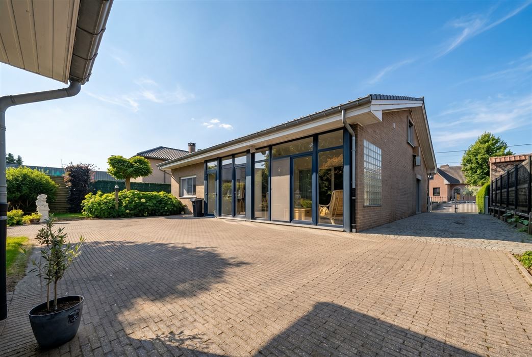 Vrijstaande woning op een perceel van 9a 23ca in Val-Meer