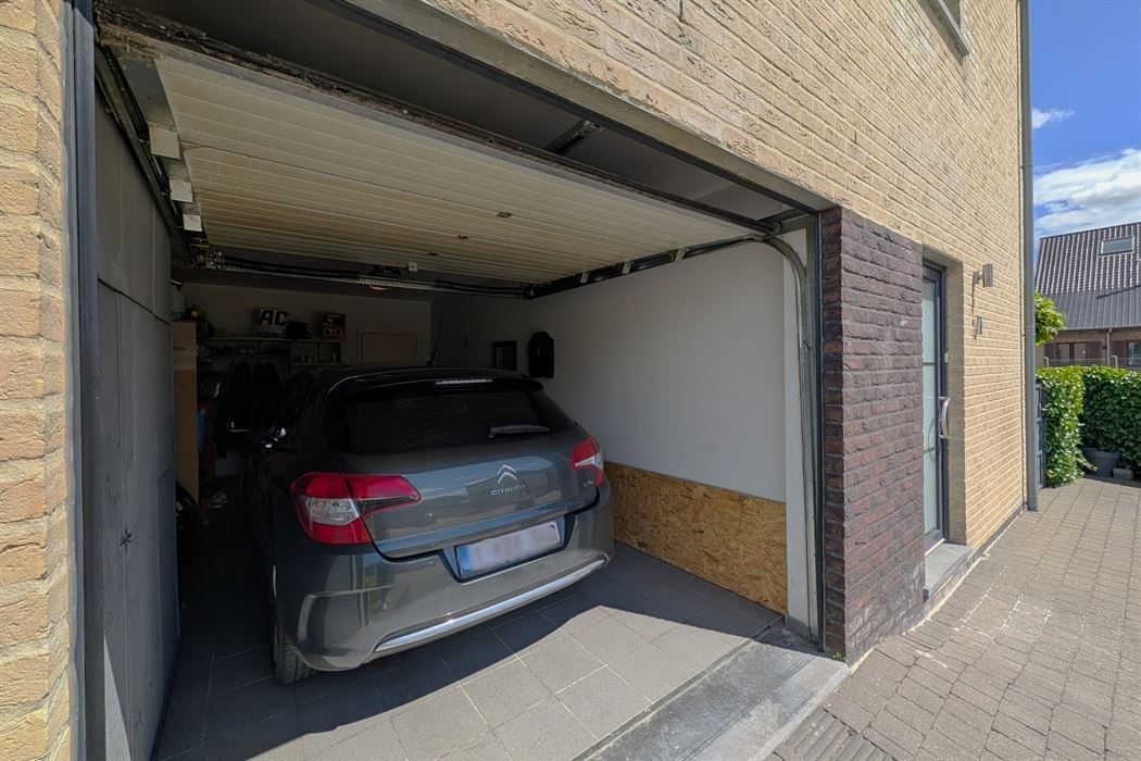 Instapklare halfopen woning met 3 slaapkamers en zwembad te Bilzen