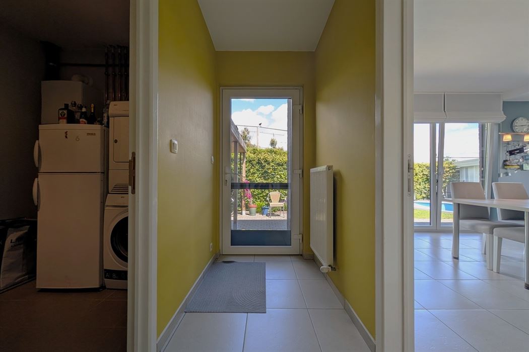 Instapklare halfopen woning met 3 slaapkamers en zwembad te Bilzen