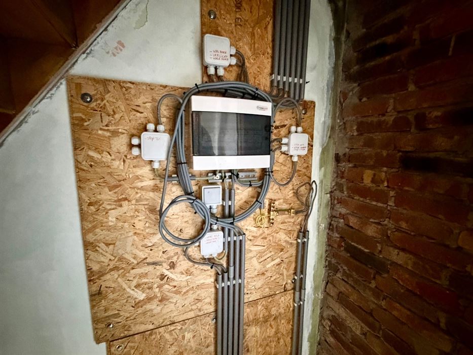 Renovatieproject met enorm potentieel op een ruim perceel van 9a85ca.