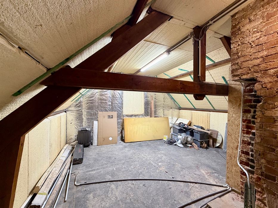 Renovatieproject met enorm potentieel op een ruim perceel van 9a85ca.