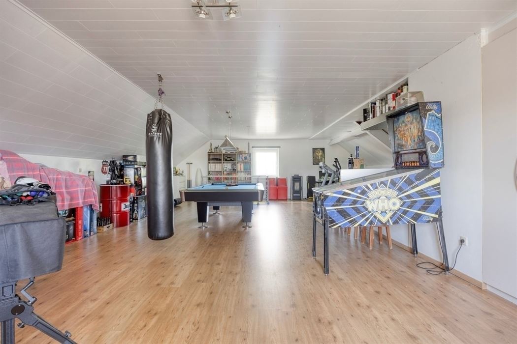 Instapklare villa met zwembad. Landelijke ligging in Leut.