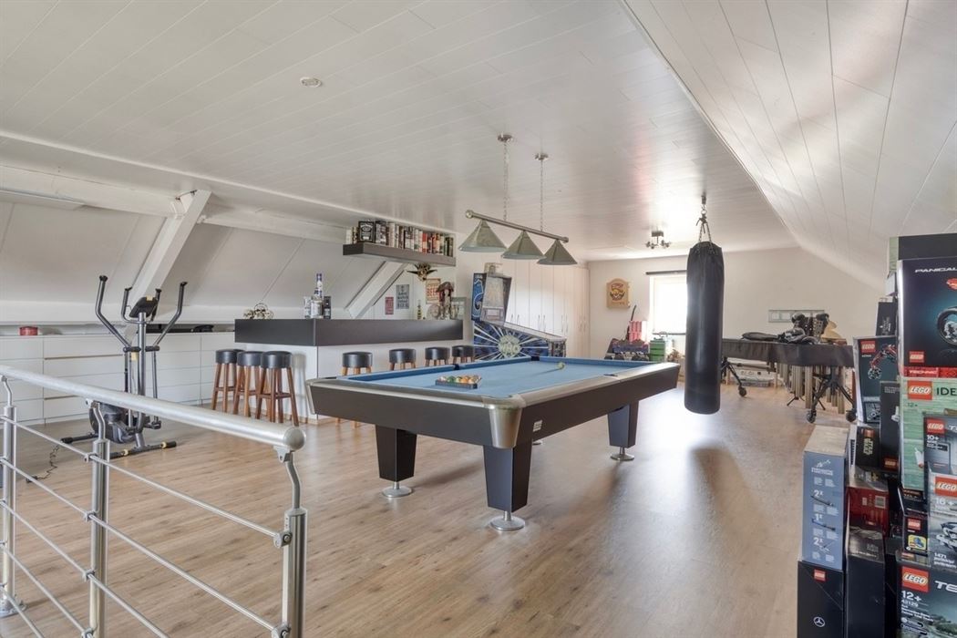 Instapklare villa met zwembad. Landelijke ligging in Leut.