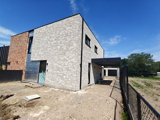 Volledig afgewerkte nieuwbouwwoning met 3 slaapkamers