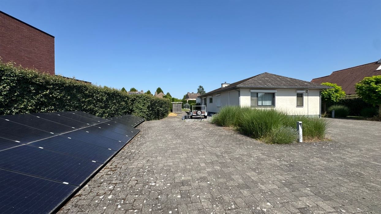 Vrijstaande gelijkvloerse woning op een perceel van 18a30ca.