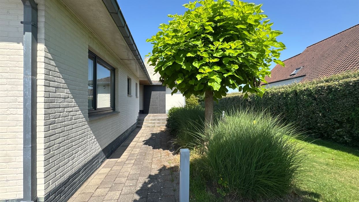 Vrijstaande gelijkvloerse woning op een perceel van 18a30ca.