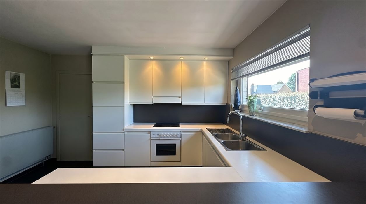 Vrijstaande gelijkvloerse woning op een perceel van 18a30ca.