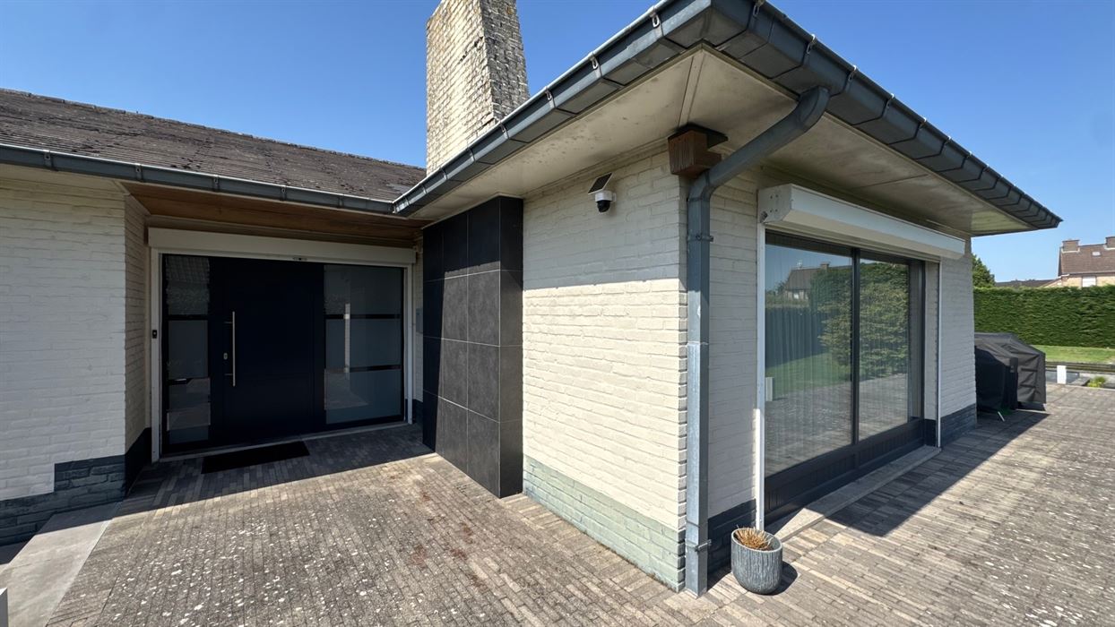 Vrijstaande gelijkvloerse woning op een perceel van 18a30ca.