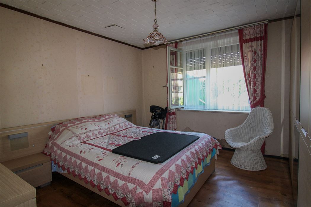 Te renoveren woning of interessante ontwikkelingsgrond in Opgrimbie!
