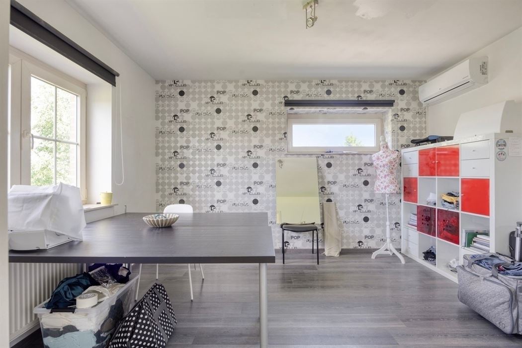 Instapklare villa met zwembad. Landelijke ligging in Leut.