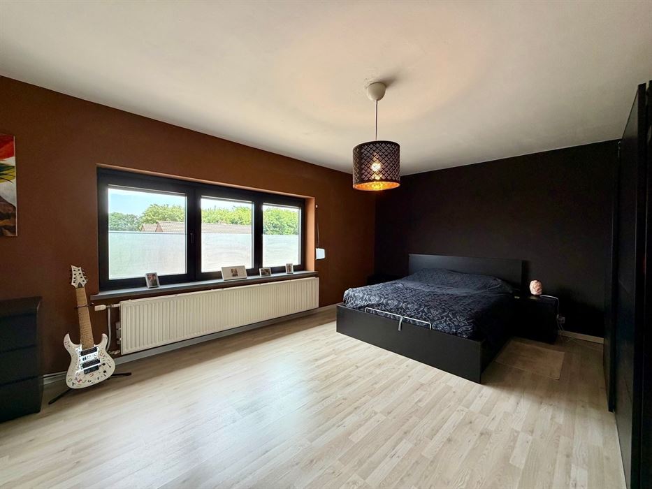 Ruime gezinswoning met 4 slaapkamers!