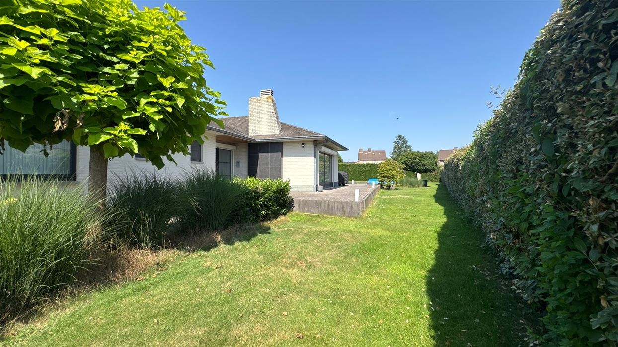 Vrijstaande gelijkvloerse woning op een perceel van 18a30ca.
