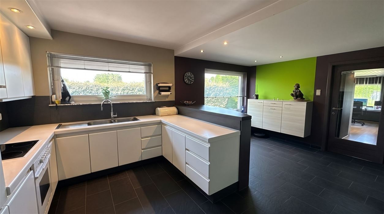 Vrijstaande gelijkvloerse woning op een perceel van 18a30ca.