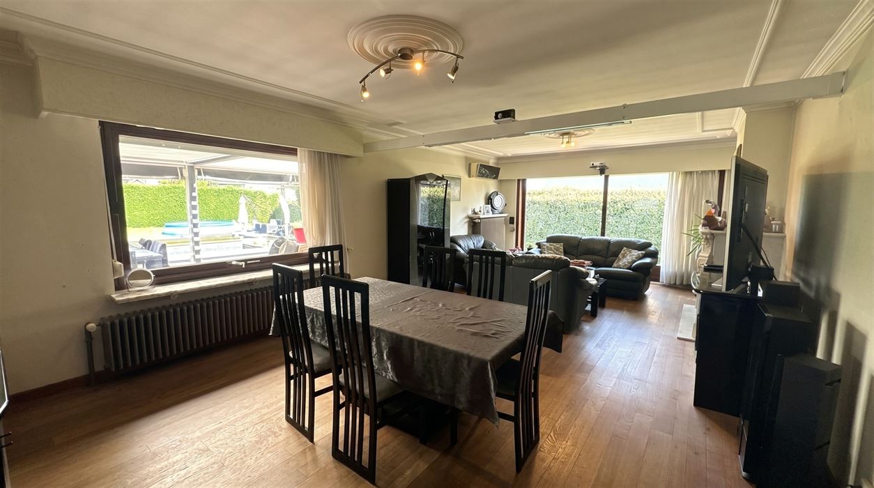 Vrijstaande gelijkvloerse woning op een perceel van 18a30ca.