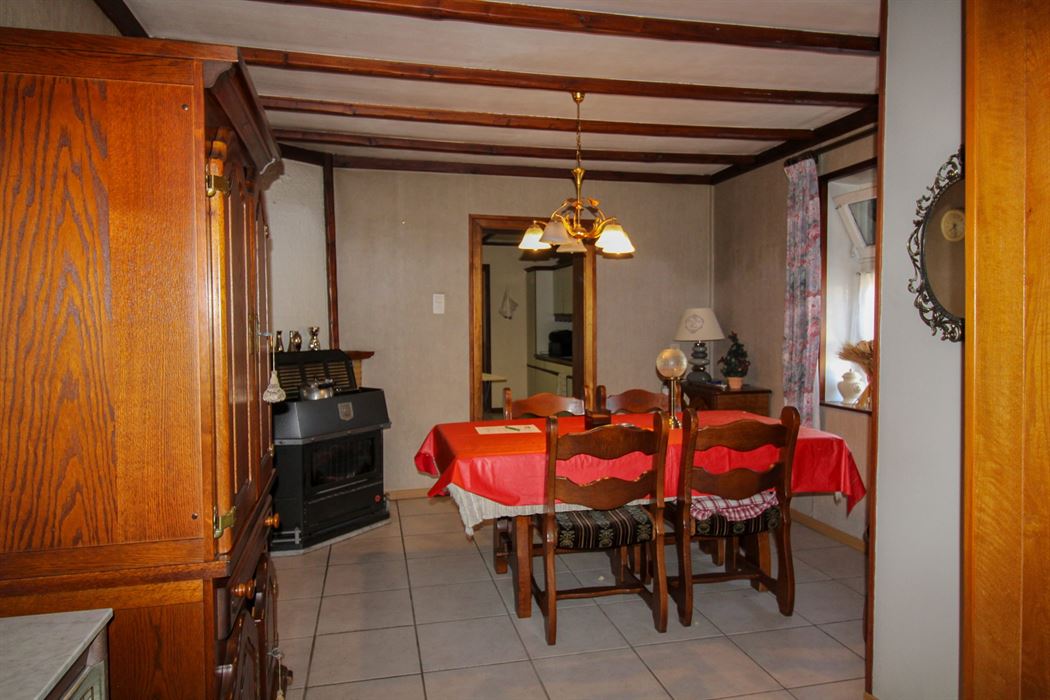 Te renoveren woning of interessante ontwikkelingsgrond in Opgrimbie!