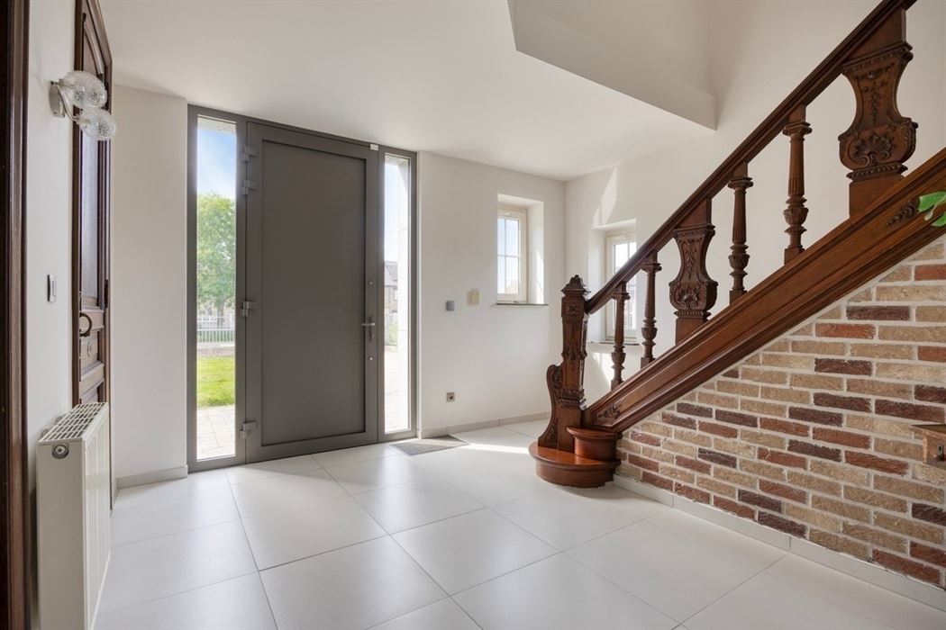 Instapklare villa met zwembad. Landelijke ligging in Leut.