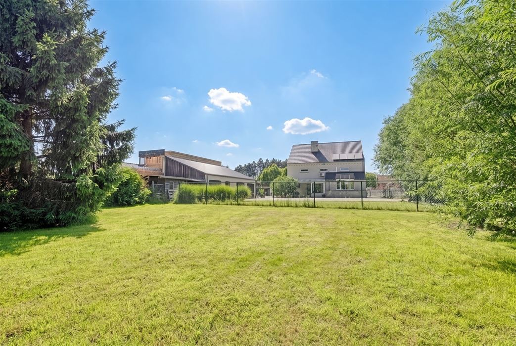 Instapklare villa met zwembad. Landelijke ligging in Leut.