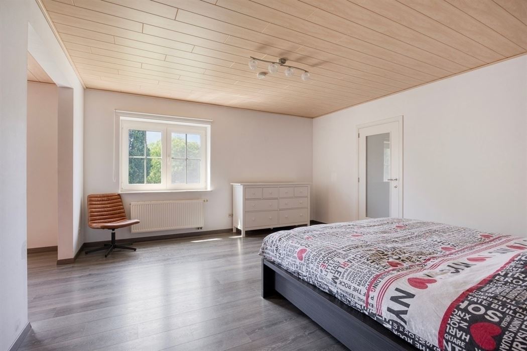 Instapklare villa met zwembad. Landelijke ligging in Leut.