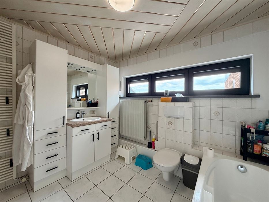 Ruime gezinswoning met 4 slaapkamers!