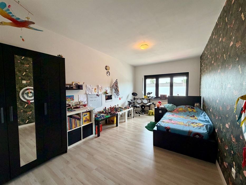 Ruime gezinswoning met 4 slaapkamers!