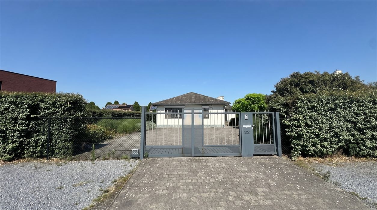 Vrijstaande gelijkvloerse woning op een perceel van 18a30ca.