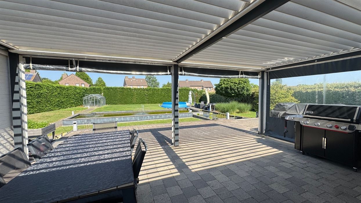 Vrijstaande gelijkvloerse woning op een perceel van 18a30ca.